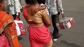 Desi gaand in public