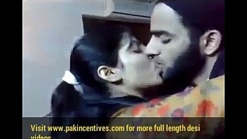 cute-desi-girl-kissing-with-bf