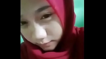 GADIS BELIA BAJU MERAH COLMEK ENAK tudung melayu big boobs busty