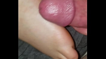 I cum on her feet